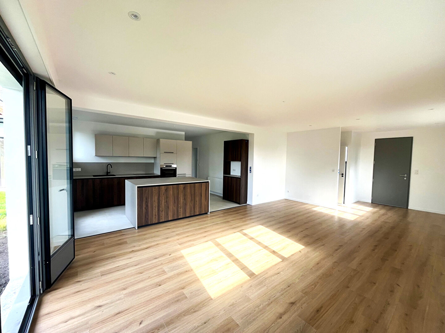 Photo ANGLET - CENTRE - LES FLEURISTES APPARTEMENT 4 PIECES ENTIEREMENT RÉNOVÉ  JARDIN ? PARKING ? DOUBLE GARAGE - ANNEXES image 2/6