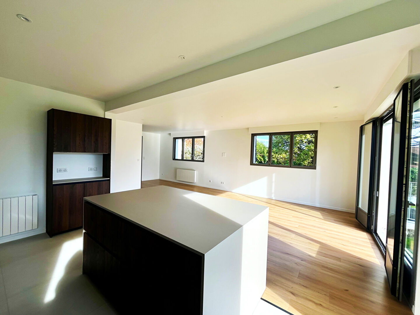 Photo ANGLET - CENTRE - LES FLEURISTES APPARTEMENT 4 PIECES ENTIEREMENT RÉNOVÉ  JARDIN ? PARKING ? DOUBLE GARAGE - ANNEXES image 3/6