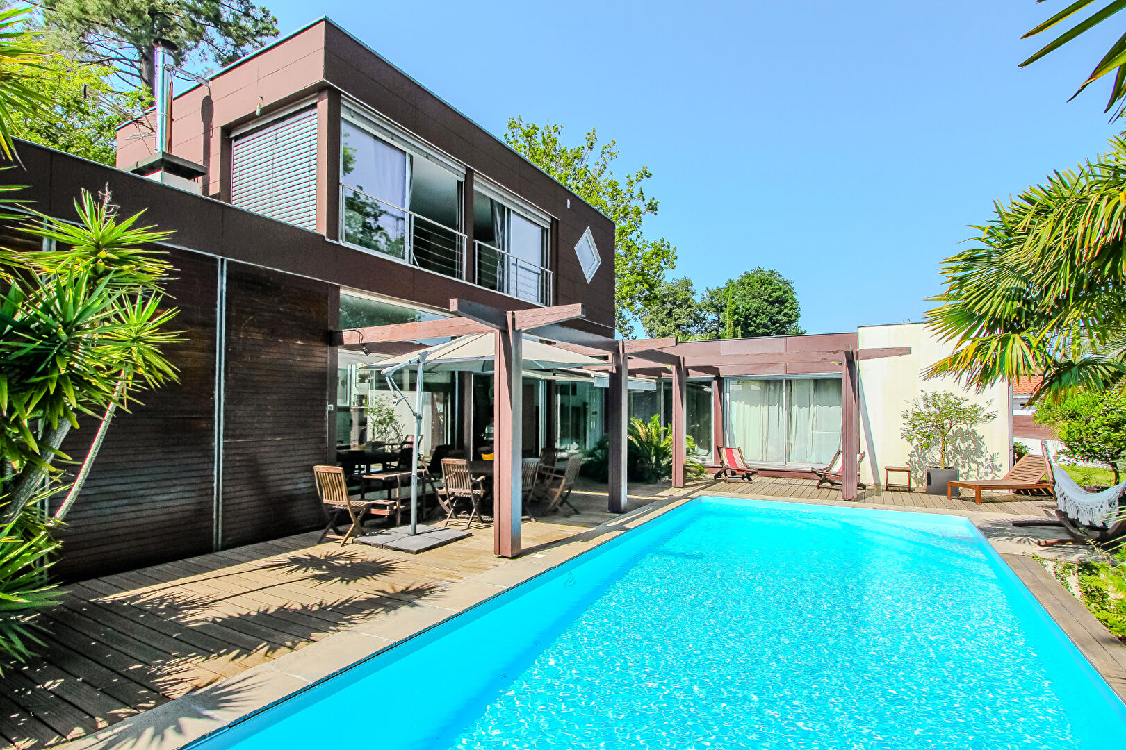 ANGLET TRES BELLE VILLA MODERNE ET LUMINEUSE GARAGE - PISCINE