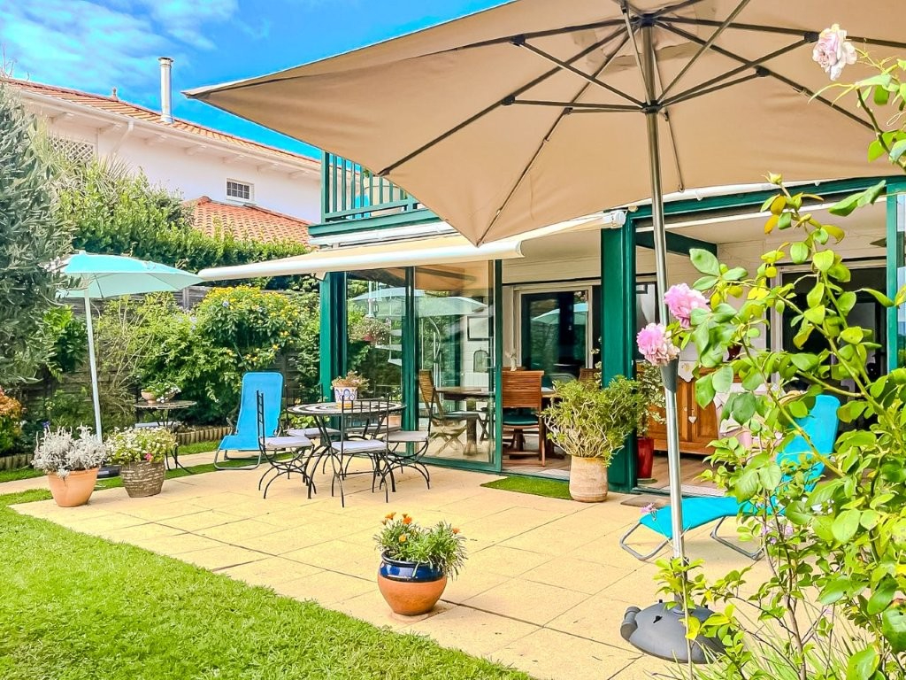BIARRITZ - MILADY - VUE MONTAGNES ET MER TRES BEL APPARTEMENT STYLE MAISON TERRASSE ? STUDIO ? 2 PARKINGS
