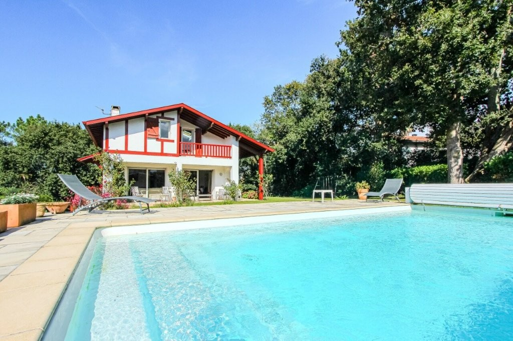 Photo ARBONNE -BELLE VILLA -VUE DEGAGEE -GARAGE - PISCINE image 1/6