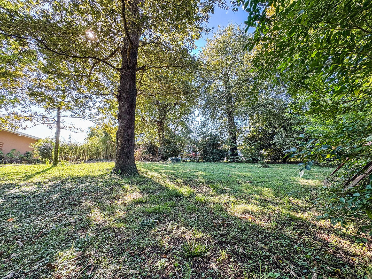 ANGLET  - QUARTIER HARDOY A PROXIMITÉ DES 5  CANTONS  - BEAU TERRAIN DE 536 M²