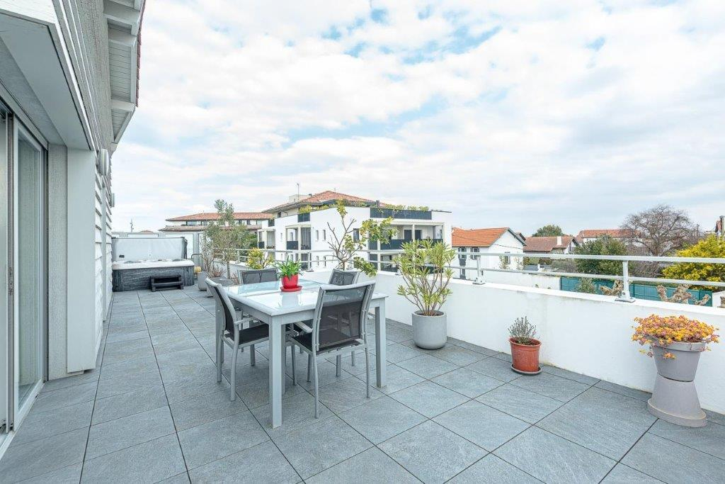 Photo CO-EXCLUSIVITE ANGLET - LA ROCHEFOUCAULT DERNIER ETAGE TERRASSE - GARAGE - CAVE image 3/6