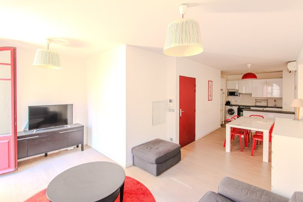 SAINT JEAN DE LUZ - PROXIMITE DIRECT PLAGE et PLACE LOUIS XIV - BEL APPARTEMENT -T3