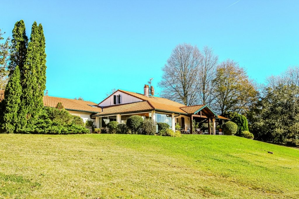 BASSUSSARRY PROCHE GOLF ARCANGUES  GRANDE ET MAGNIFIQUE PROPRIETE   PARC DE 4 HECTARES AVEC LAC PRIVÉ