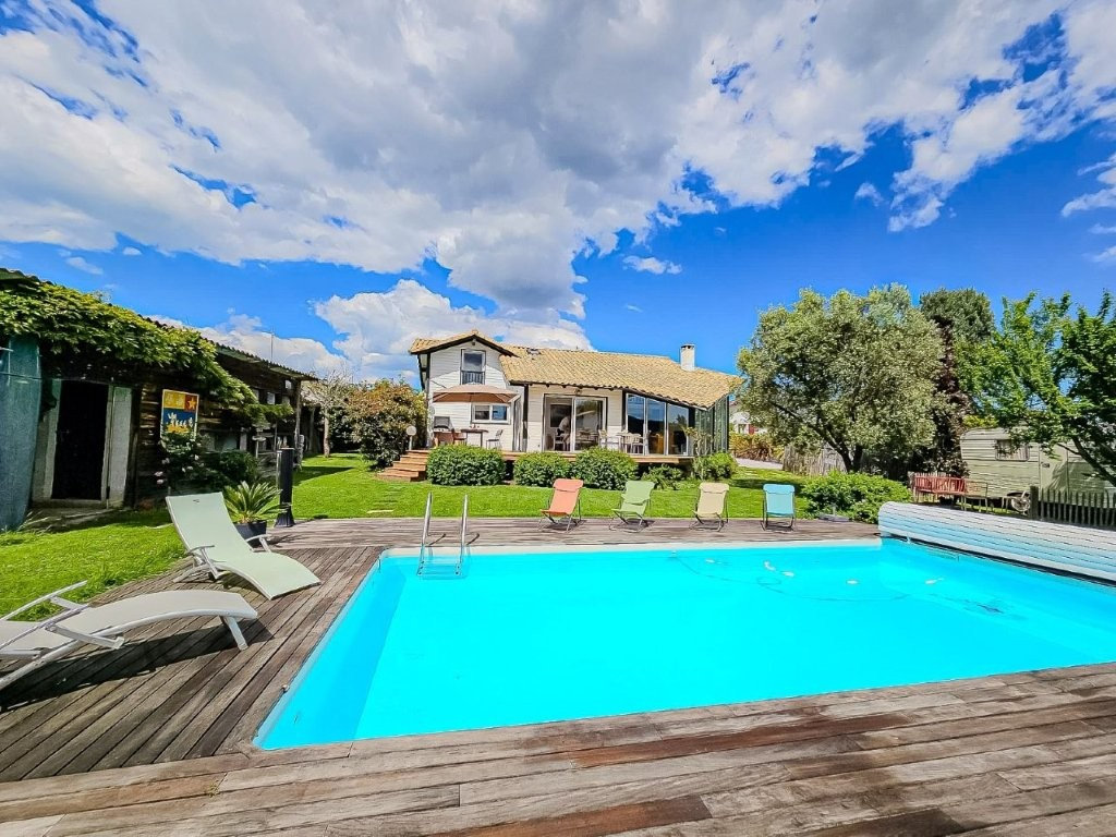 BIARRITZ - BELLE VILLA - PISCINE - QUARTIER CALME -PROCHE COMMODITÉS