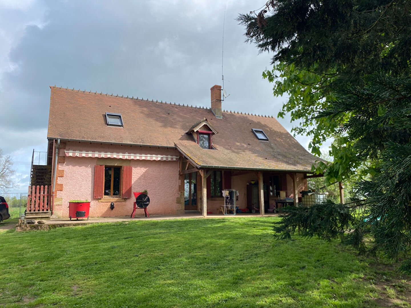 Photo Maison + grange rénovée sur 7000 m² ? proche Moulins image 2/6