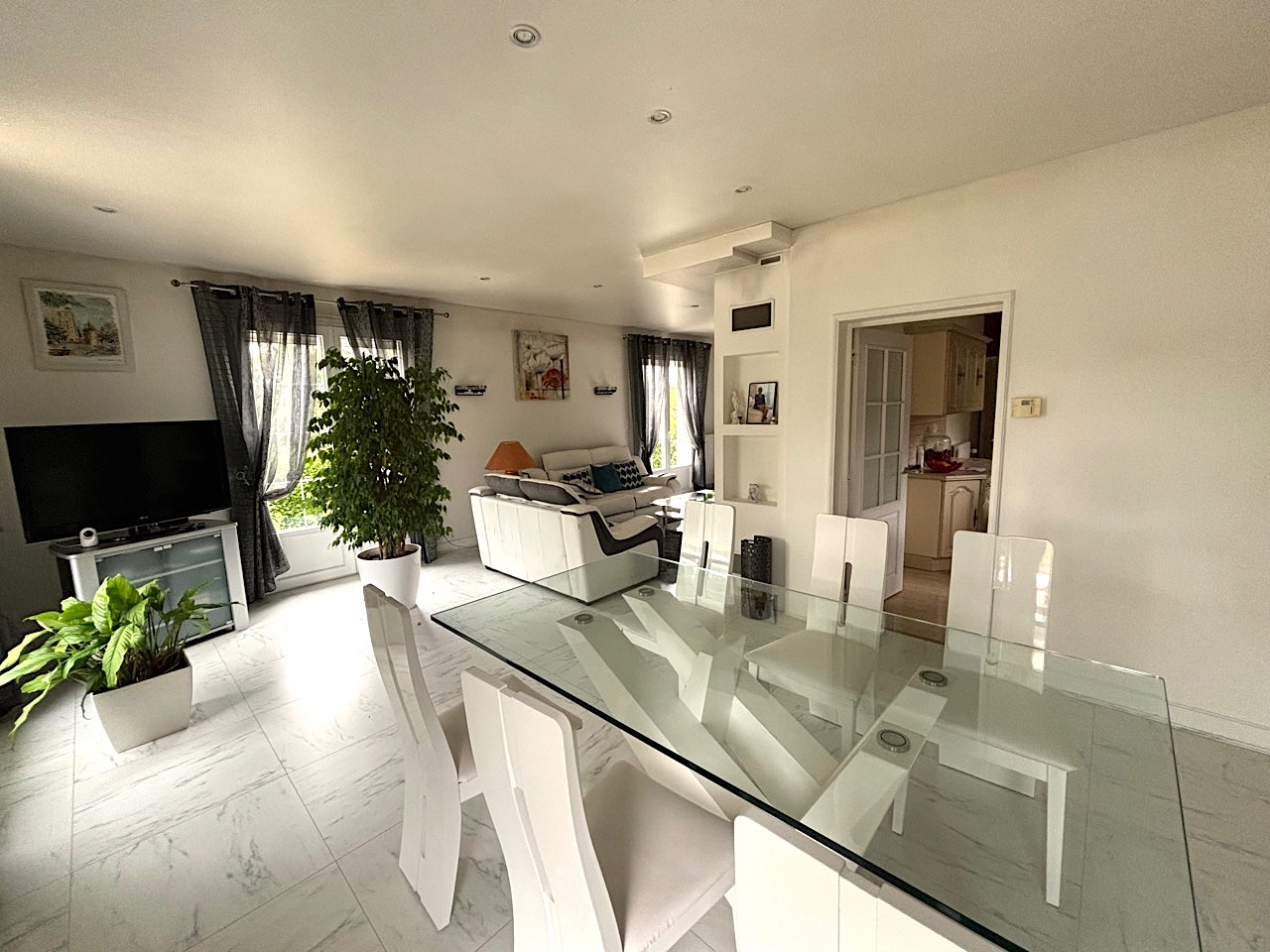 Photo Maison 6 pièces - Piscine couverte - terrain de 1700M2 image 2/6