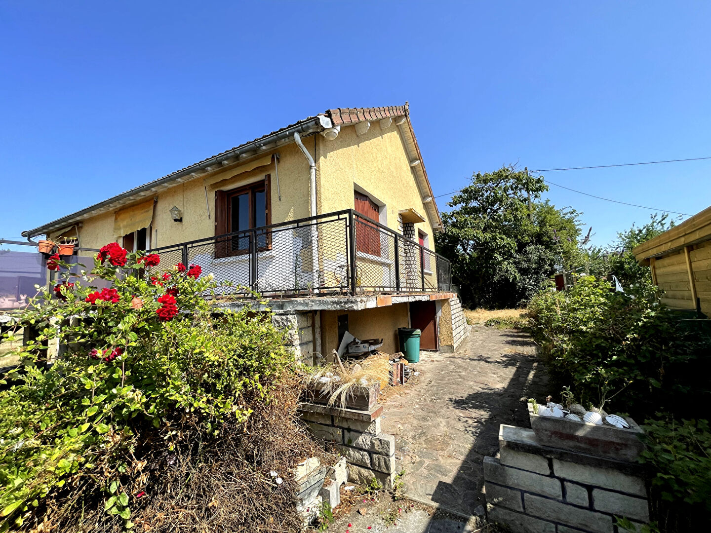 Photo Maison avec grand terrain, sous-sol complet et fort potentiel à Lusigny (03230) image 1/6