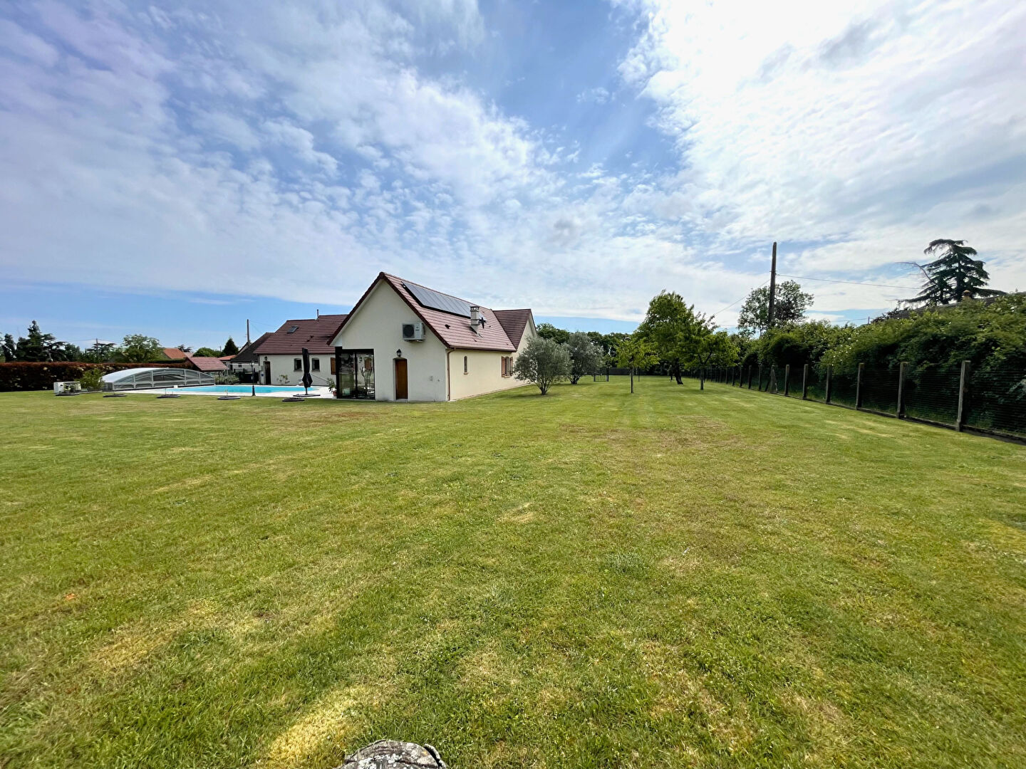 Photo Maison de 272 m2 avec piscine, garages (camping-car), terrain 4 886 m² et rivière à proximité - 25 min de Moulins (03) image 6/6