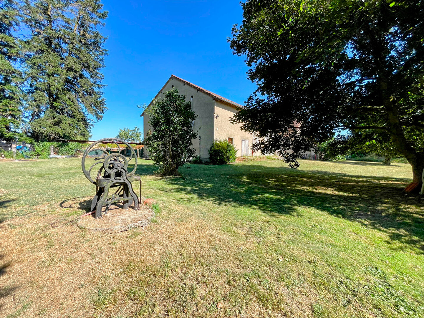 Grande maison de campagne à Bessay-sur-Allier ? 236 m² + 150 m² à aménager ? Terrain 7000 m²