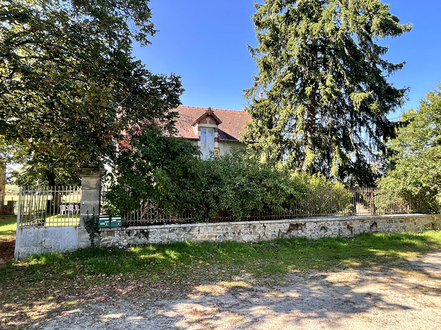 Photo Élégante maison de maître 1915 et son domaine clos de murs ? Châtillon (Allier) image 2/6