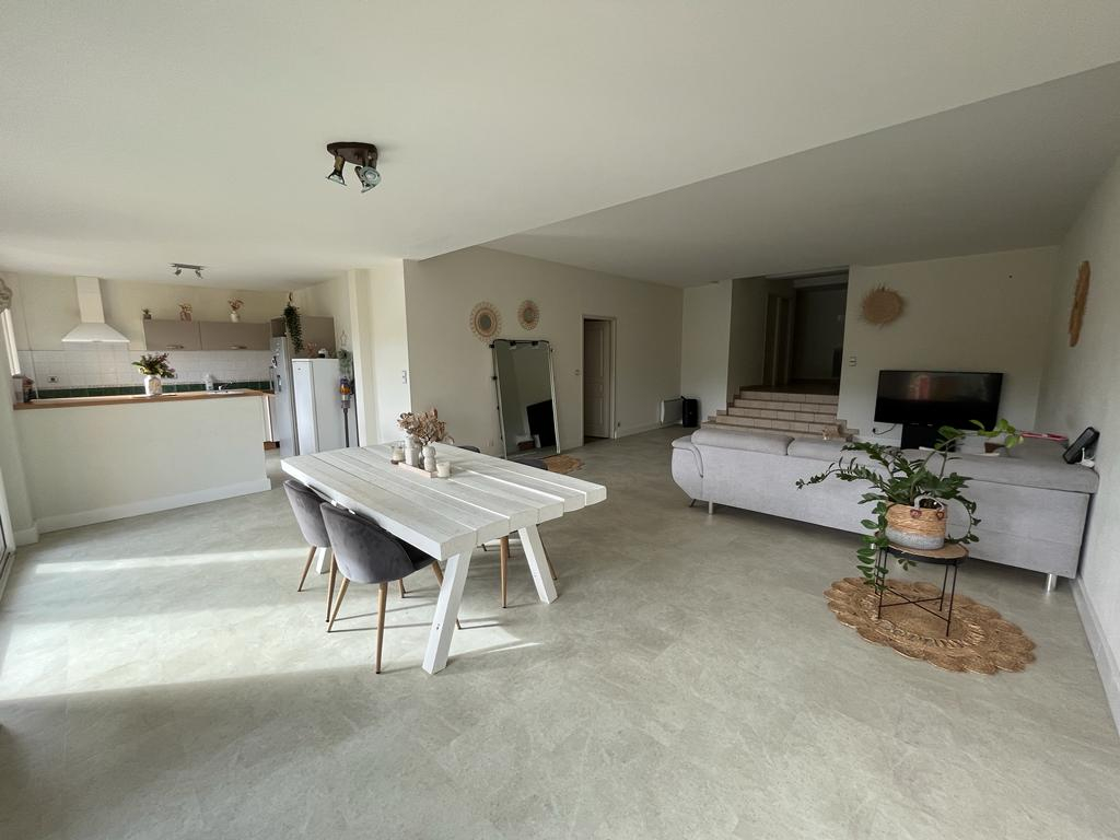 Photo Appartement Villeneuve Sur Lot 4 pièce(s) 148 m2 image 3/6