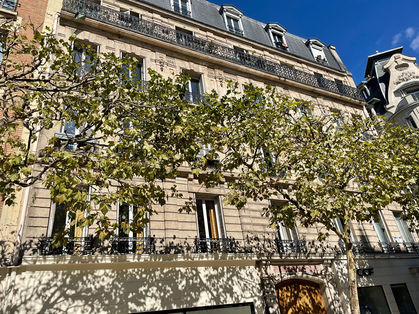 Photo VINCENNES - AU PIED DU MÉTRO image 1/6