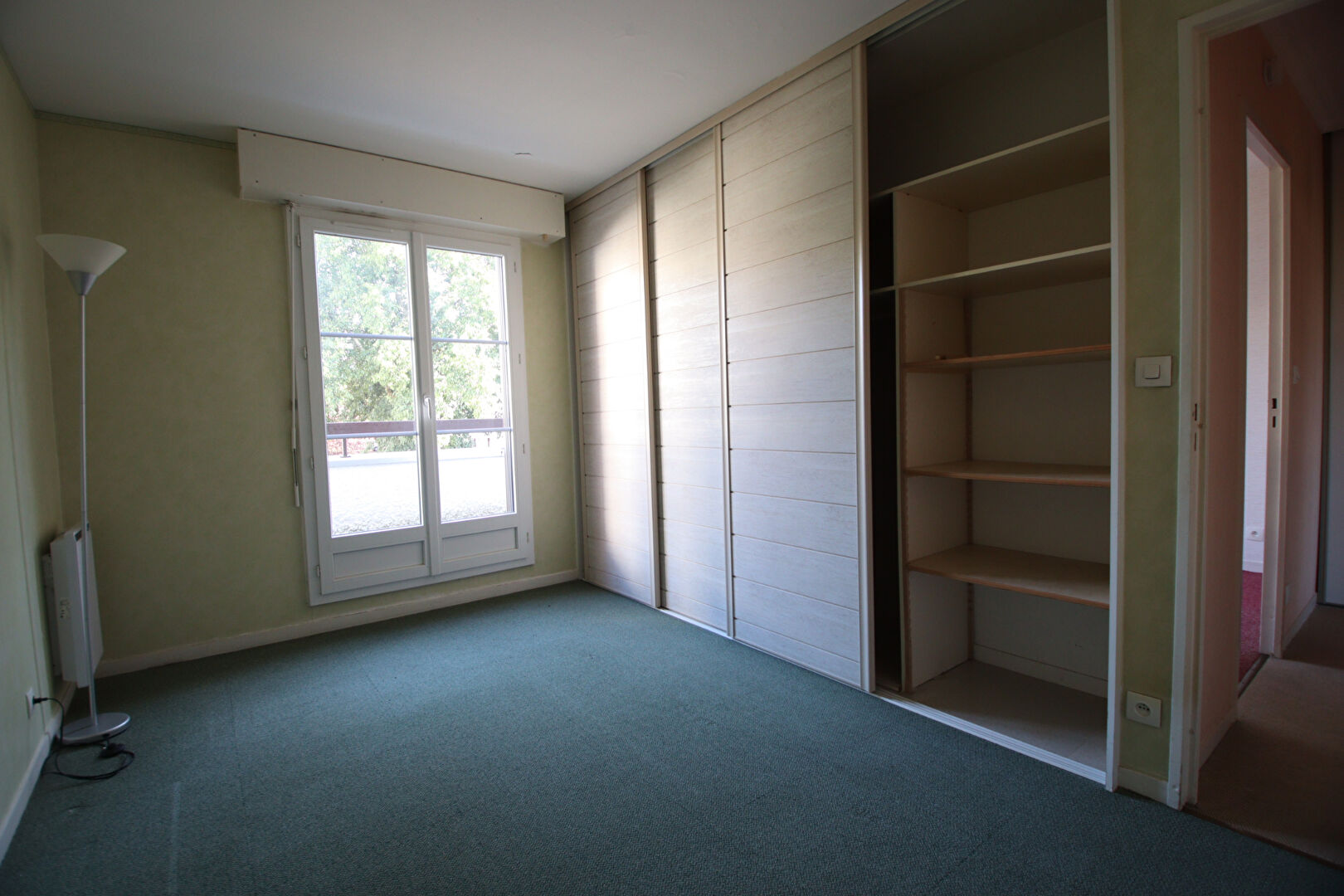 Photo GIF SUR YVETTE (Chevry) - appartement 4/5 pièces image 6/6