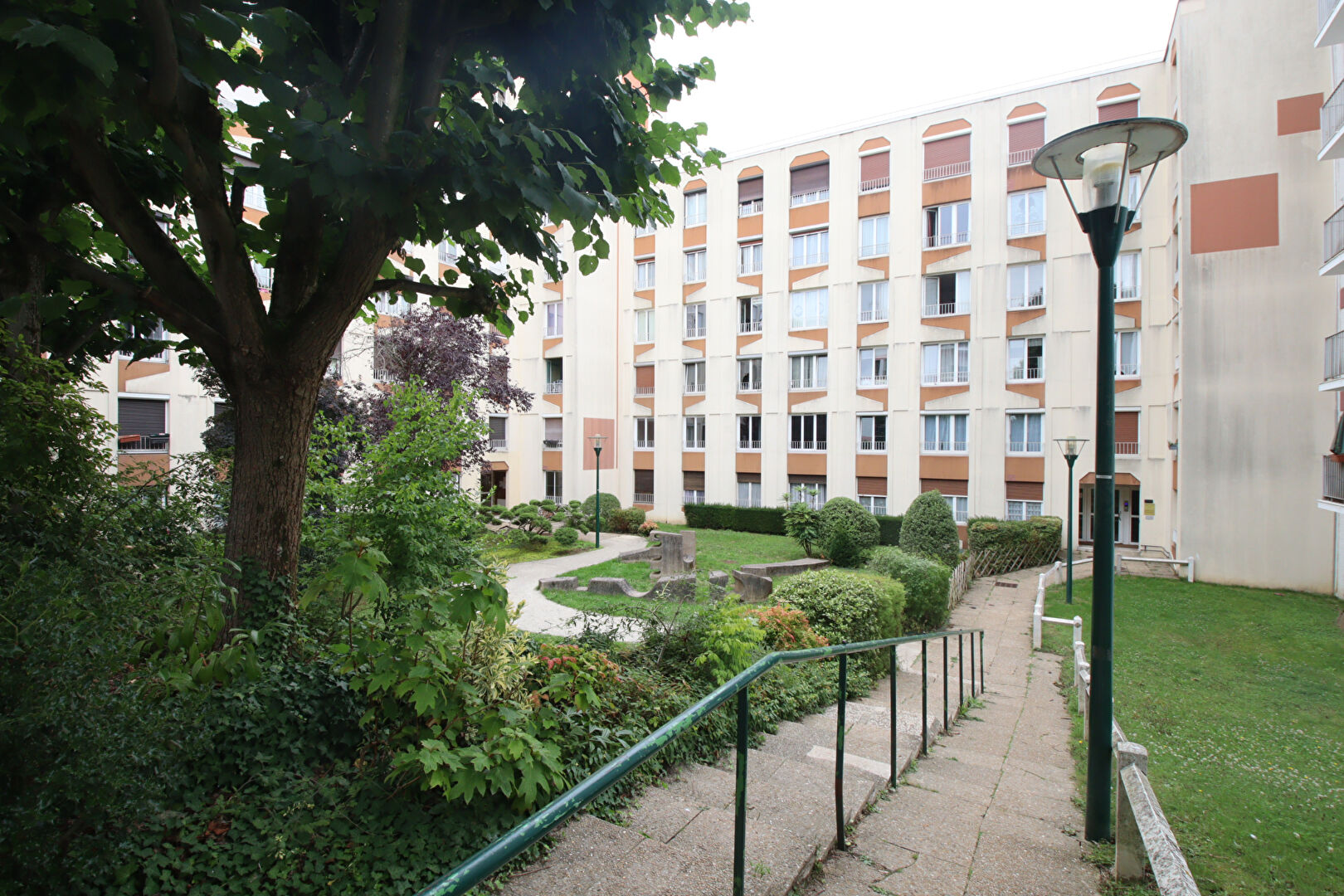 LES ULIS (Résidence des Millepertuis) appartement F4 avec ascenseur