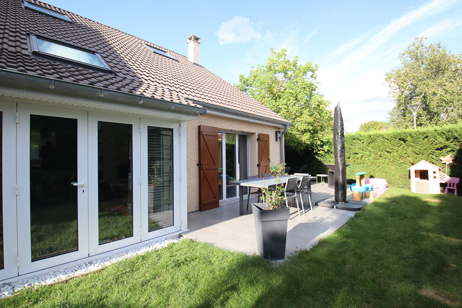 Photo GIF SUR YVETTE (Chevry) Maison de  8/9 pièces. image 4/6