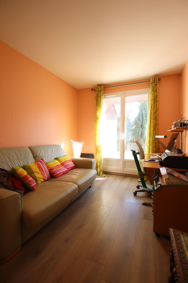 Photo Gif Sur Yvette  (chevry) maison de 7 pièces 160 m2 image 6/6