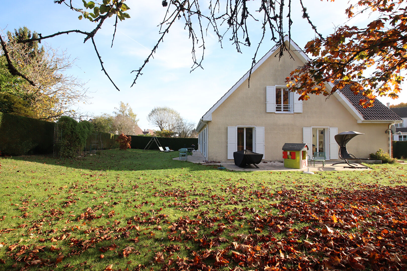 Photo Gif sur Yvette (Chevry) Maison de 9 pièces sur sous-sol total image 1/6