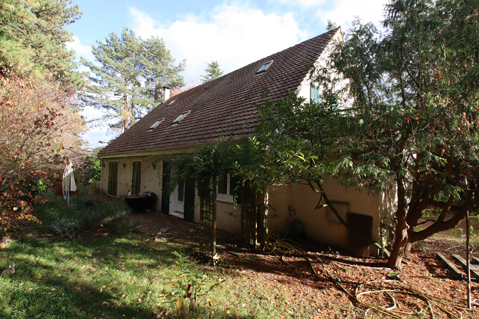 Photo GIF SUR YVETTE (Chevry) Maison de 8 pièces image 1/2