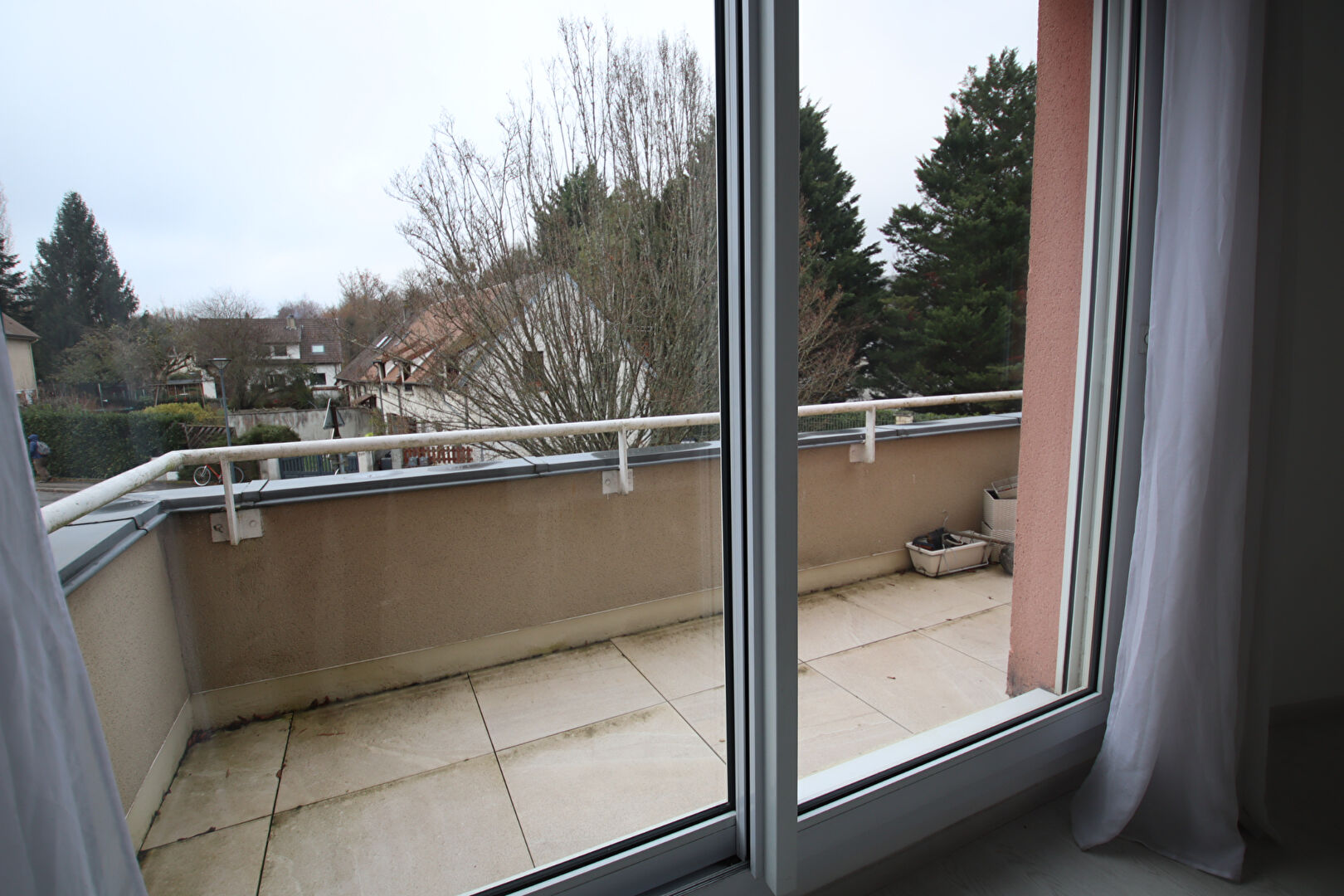 Photo Gif sur Yvette (Courcelles) Appartement  F2 au 1er étage image 2/5