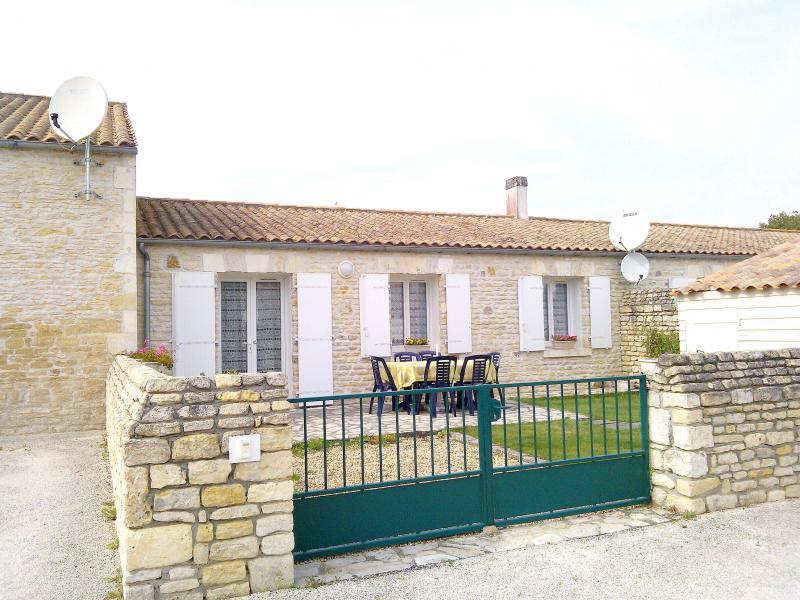 ENSEMBLE IMMOBILIER LE CHATEAU D OLERON 14 pièce(s) 310 m2 Le