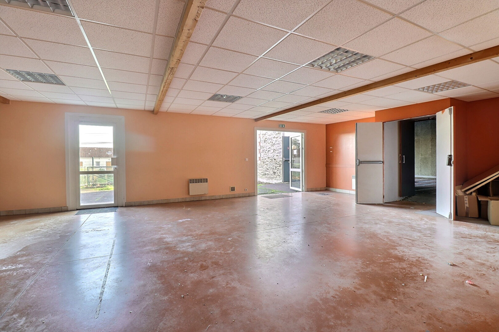 Photo Ancien théâtre à réhabiliter LE PALLET Bourg au calme. image 4/6