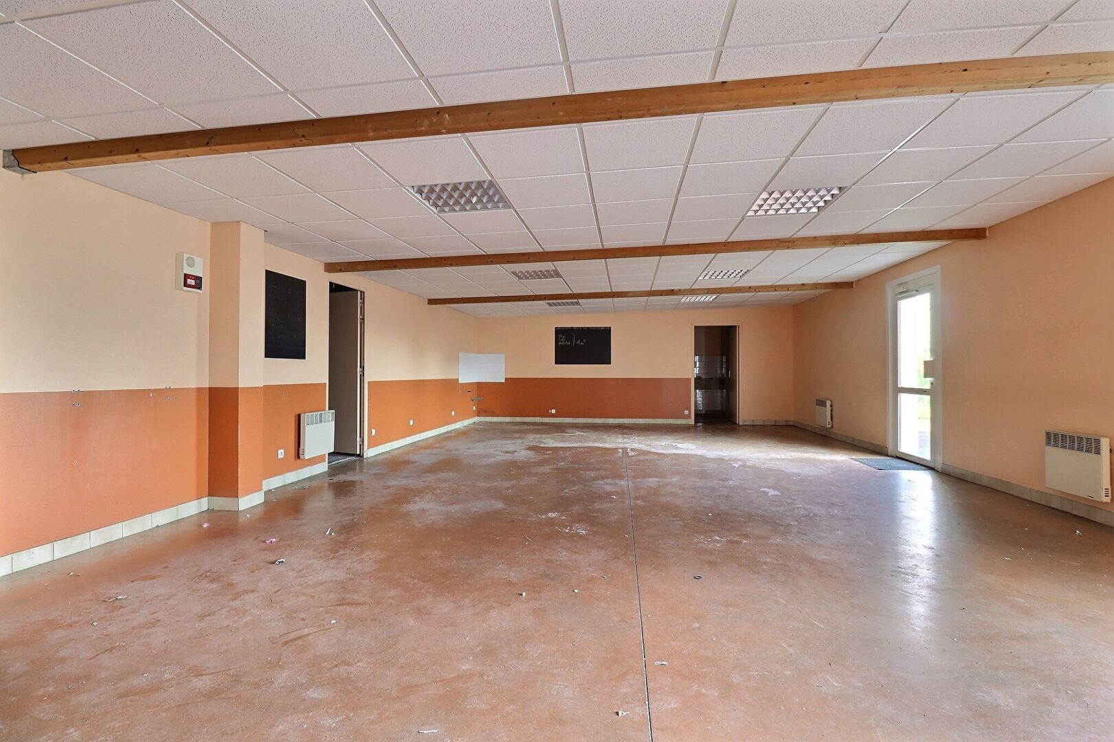 Photo Ancien théâtre à réhabiliter LE PALLET Bourg au calme. image 5/6