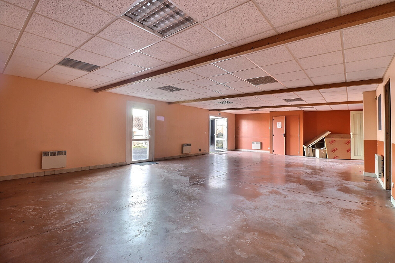 Photo Ancien théâtre à réhabiliter LE PALLET Bourg au calme. image 6/6