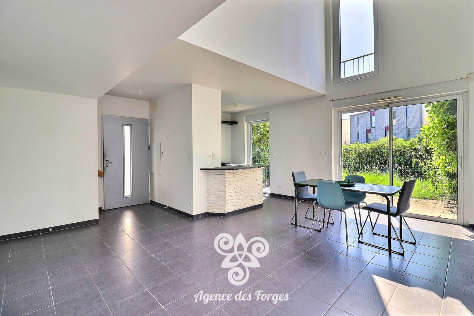 Photo SOUS OFFRE ! Appartement T4 duplex - 3 chambres - 89m² - jardin - Nantes image 3/6