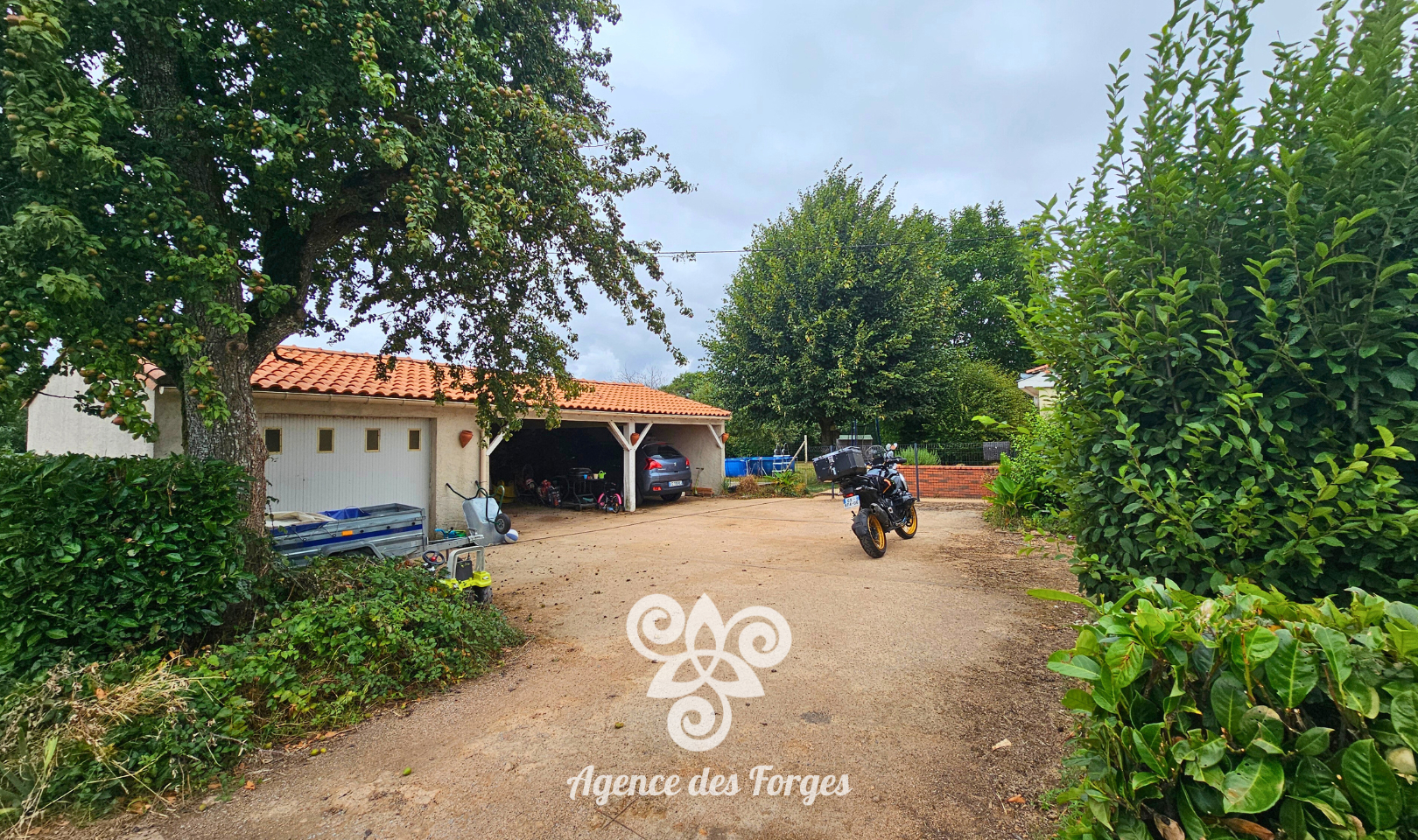 Photo VENDU !  SOUS COMPROMIS Maison 5 chambres / 130 m² / 2020 m² de terrain / Le Puiset Doré image 2/6