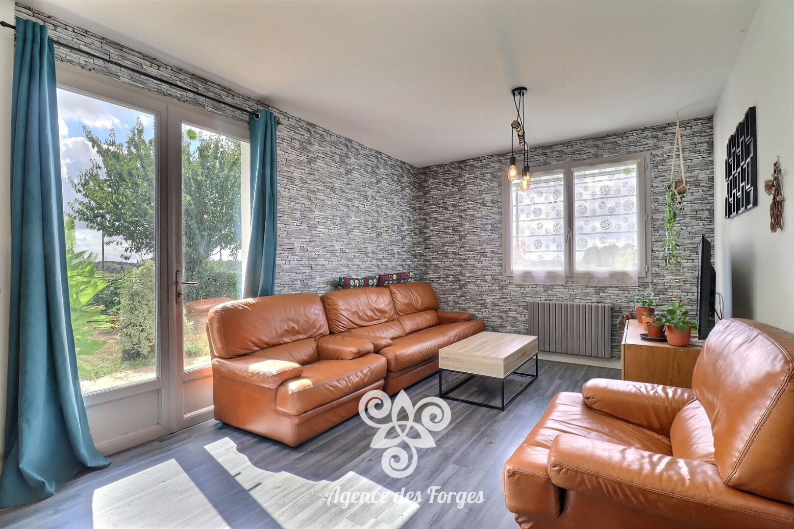 Photo VENDU !  SOUS COMPROMIS Maison 5 chambres / 130 m² / 2020 m² de terrain / Le Puiset Doré image 4/6