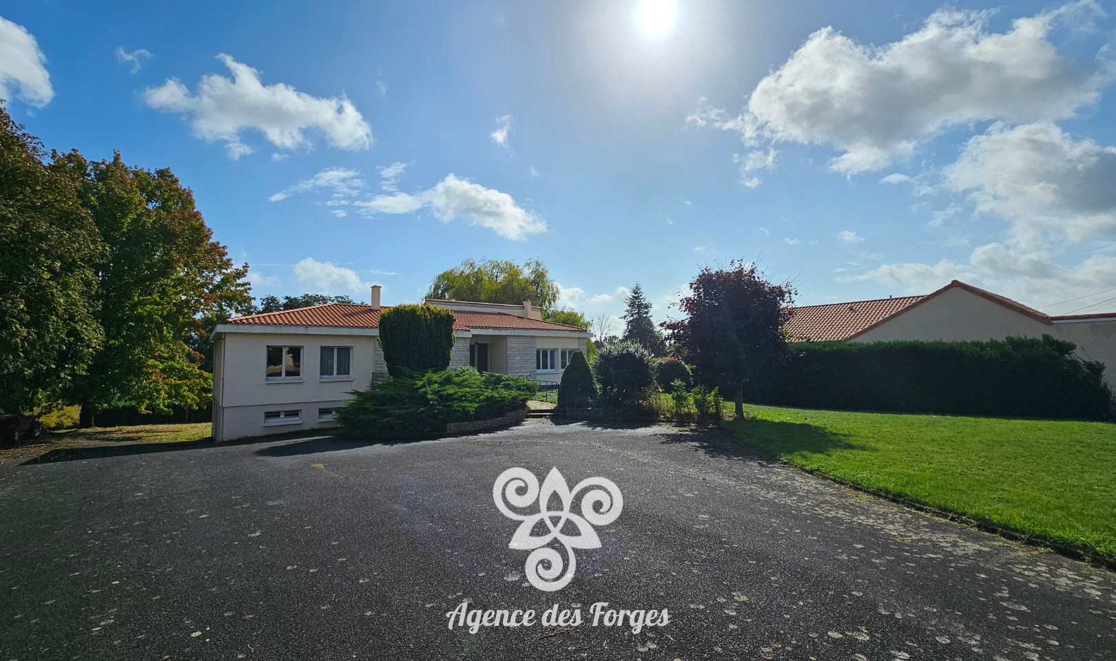 Maison 160m² / 5 chambres / 2159m² de terrain / Le Puiset Doré