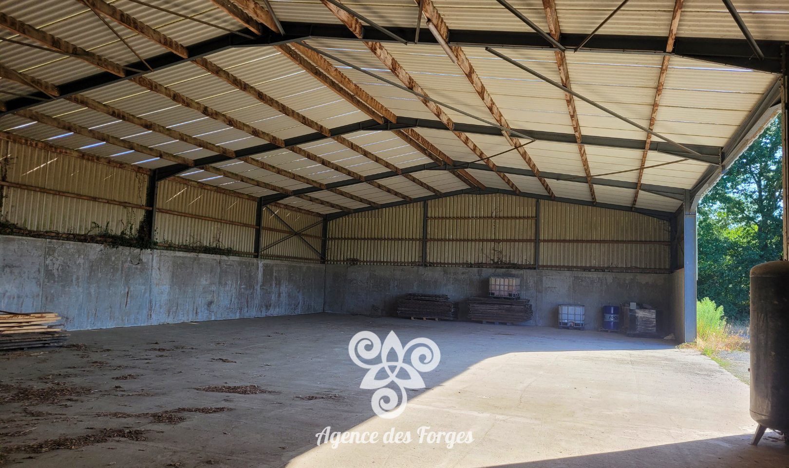 Photo Bâtiment agricole - Montaigu Vendée - 6859 m2 image 2/6