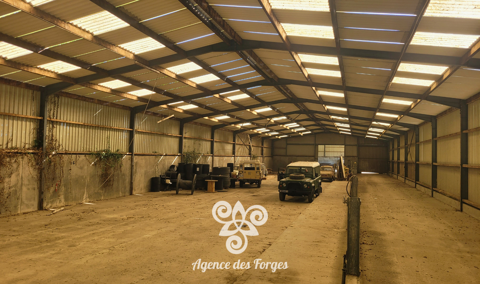 Photo Bâtiment agricole - Montaigu Vendée - 6859 m2 image 3/6