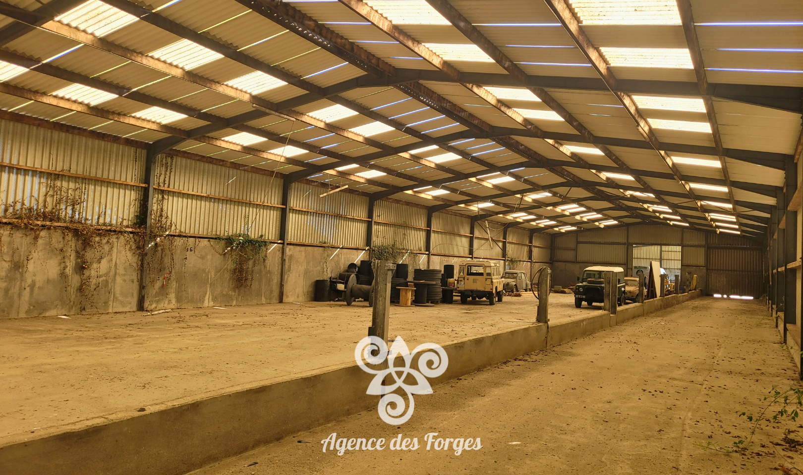 Photo Bâtiment agricole - Montaigu Vendée - 6859 m2 image 4/6