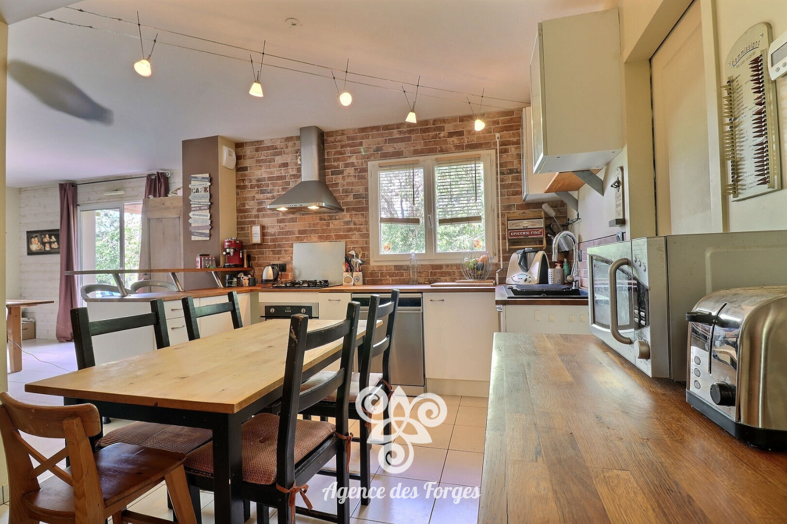 Photo La Boissiere Du Dore, maison de 125 m², 4 chambres + bureau, jardin, garage. image 5/6