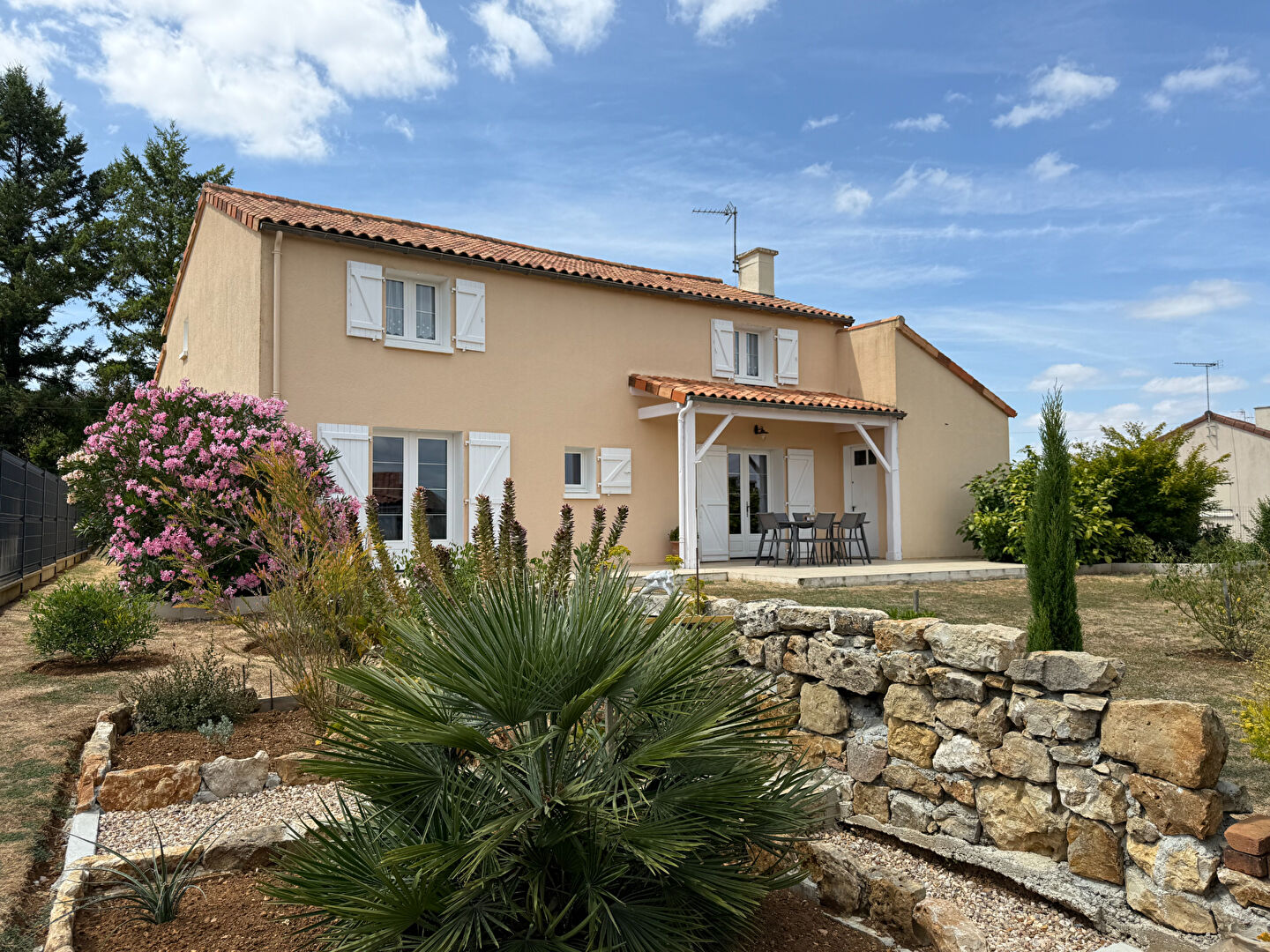 Agence immobilière de AGENCE IMMOVIENNE LIGUGE - AGENCE IMMOVIENNE LIGUGE