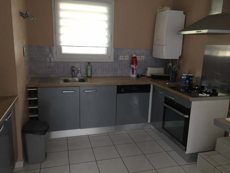 Photo LIGUGE: bourg et écoles à pieds image 4/6