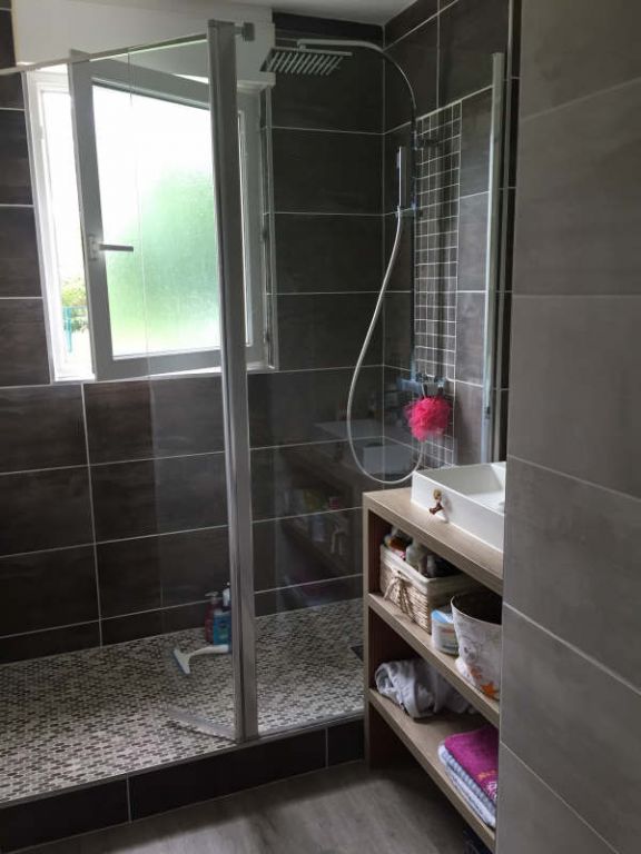 Photo LIGUGE: bourg et écoles à pieds image 6/6