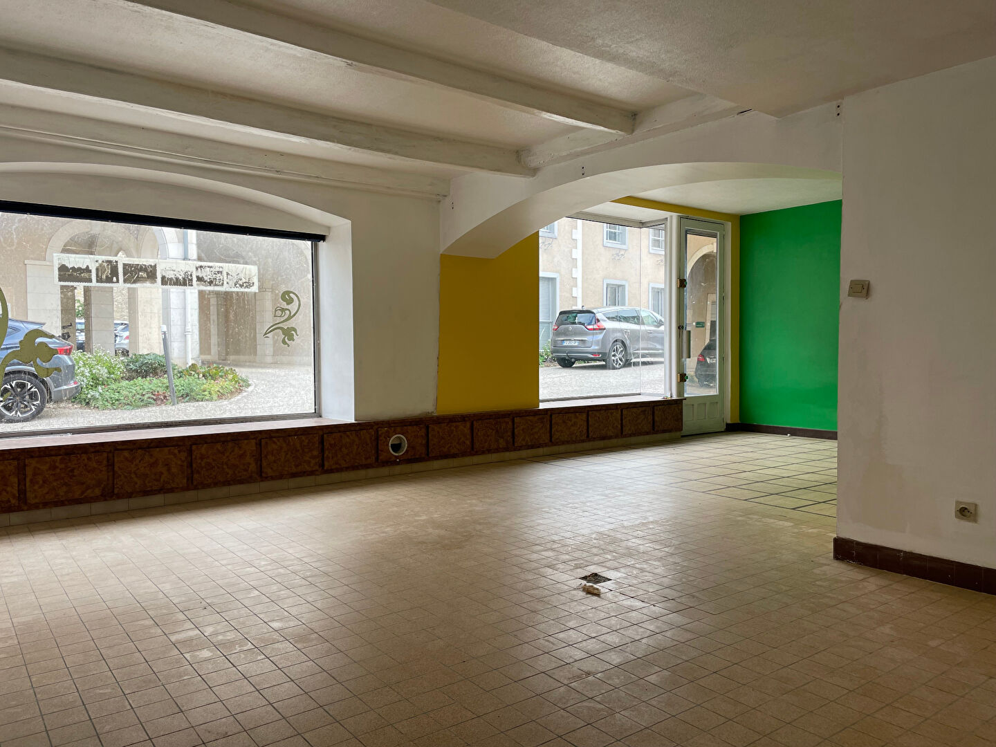 Photo LIGUGE - L'IMMEUBLE image 3/6