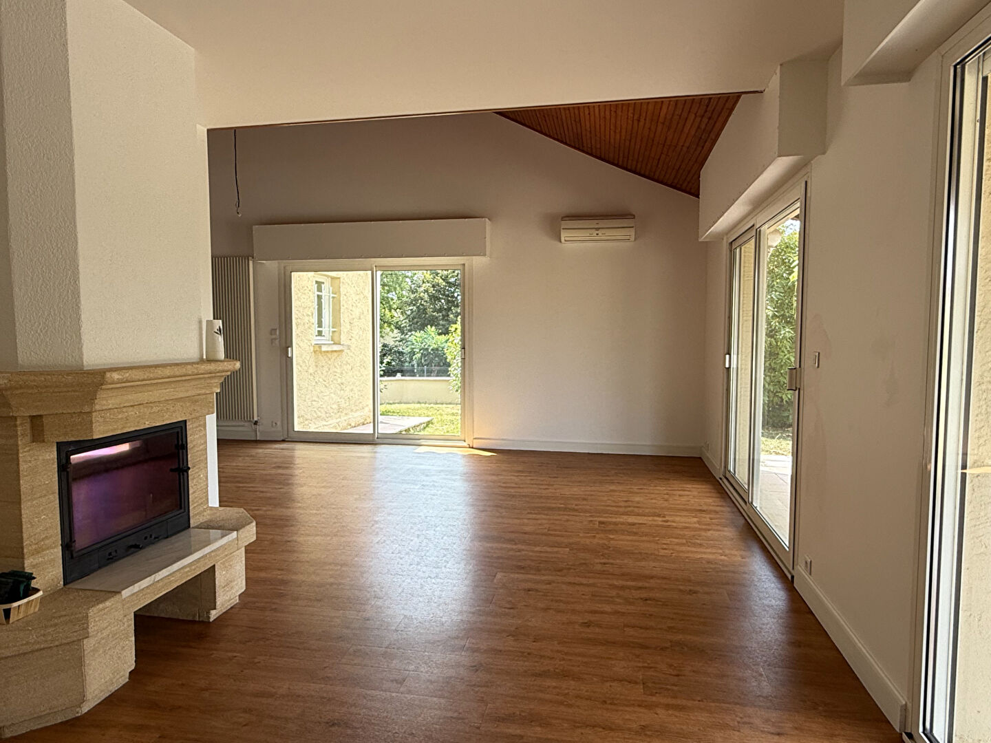 Photo LA SPACIEUSE : FONTAINE LE COMTE image 3/6