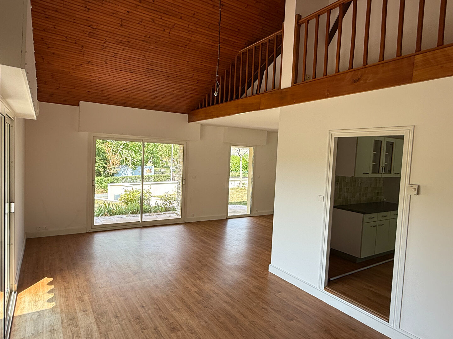 Photo LA SPACIEUSE : FONTAINE LE COMTE image 4/6