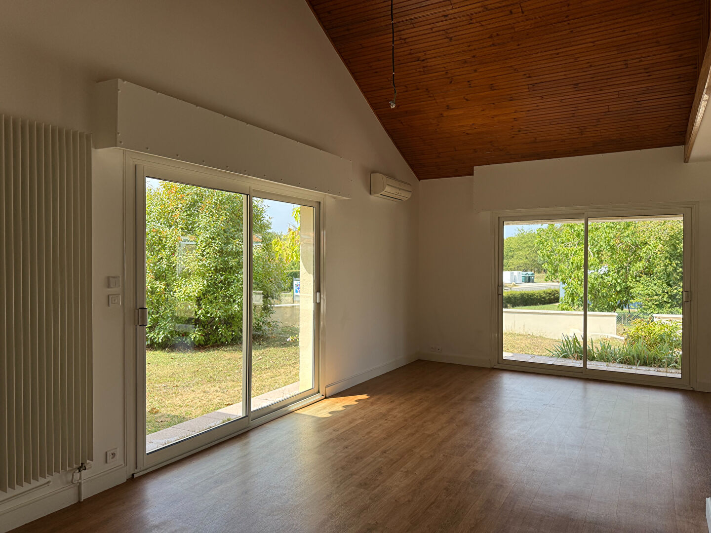 Photo LA SPACIEUSE : FONTAINE LE COMTE image 5/6