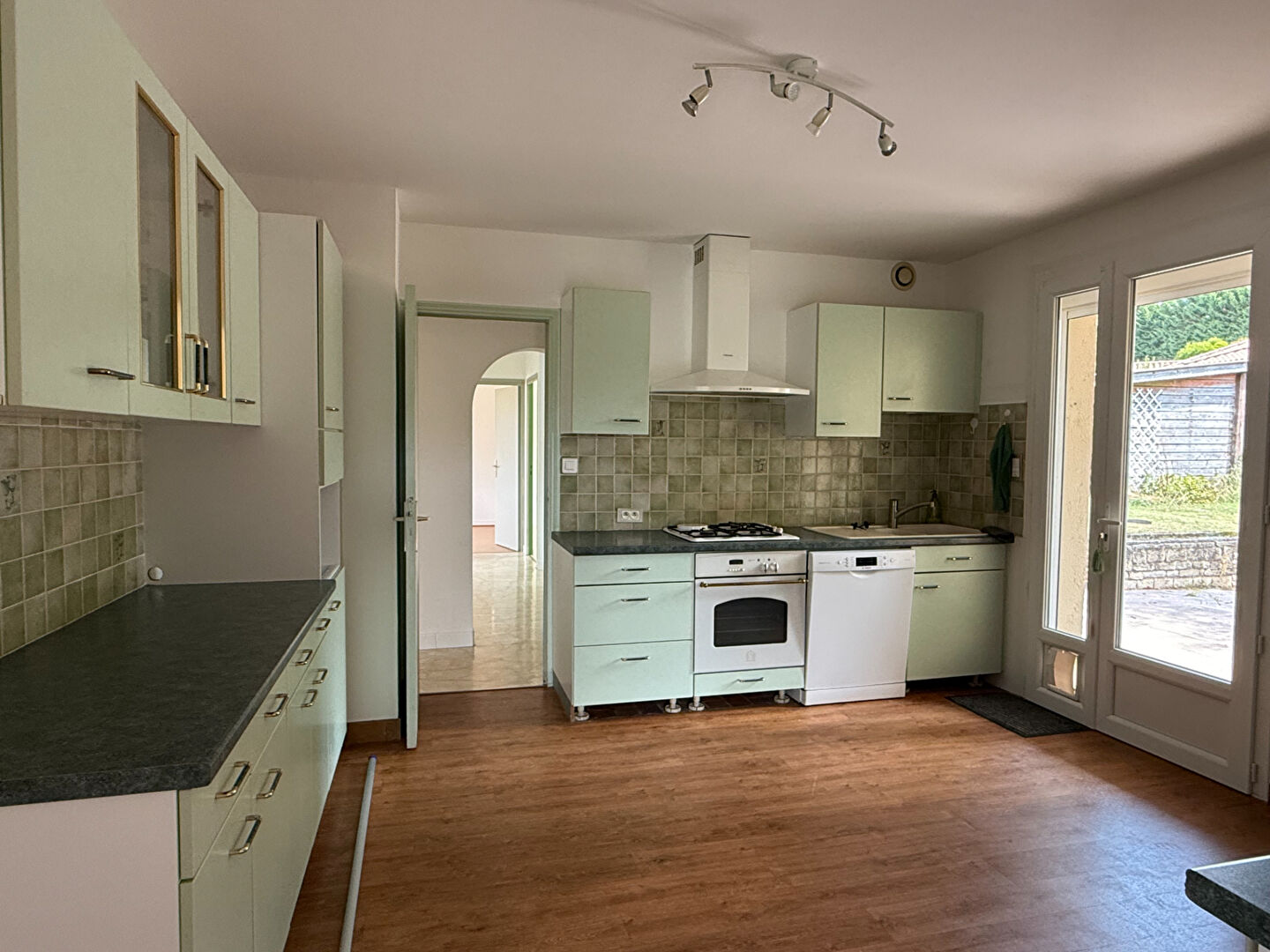 Photo LA SPACIEUSE : FONTAINE LE COMTE image 6/6