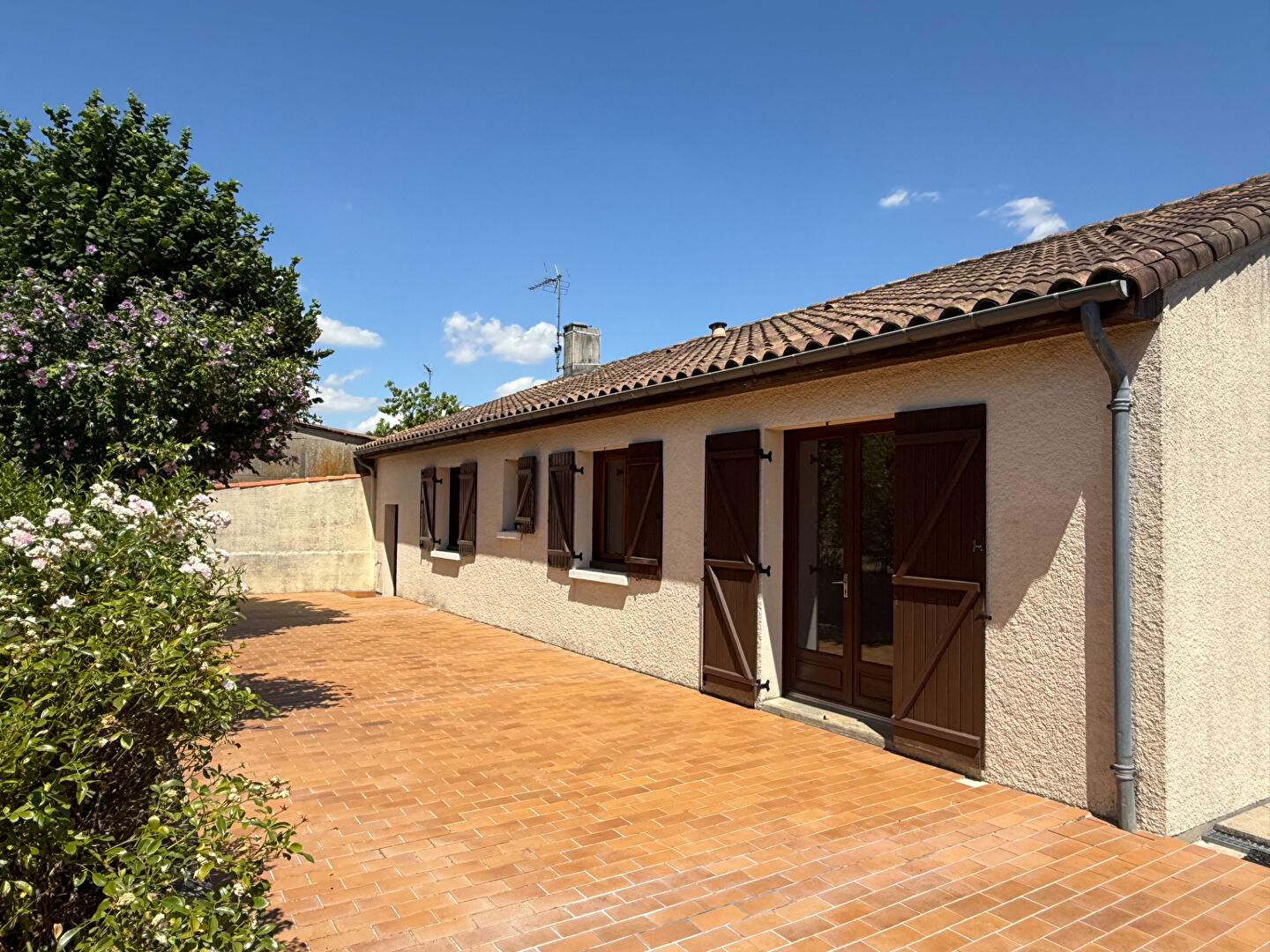 Agence immobilière de AGENCE IMMOVIENNE LIGUGE - AGENCE IMMOVIENNE LIGUGE