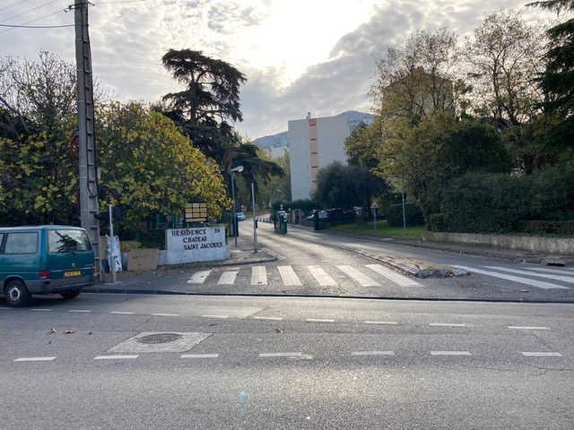 Garage fermé  à louer Marseille 11