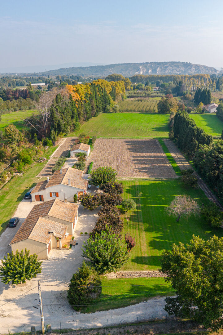 Photo NOUVEAU ! Plan d'Orgon Belle propriété de 2 maisons sur 8500m² de terrain image 2/6
