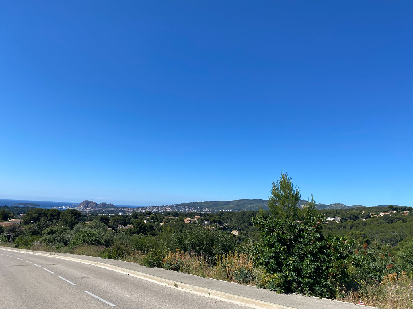 Photo Terrain constructible de 1560 m2 avec vue dominante à Ceyreste image 5/6