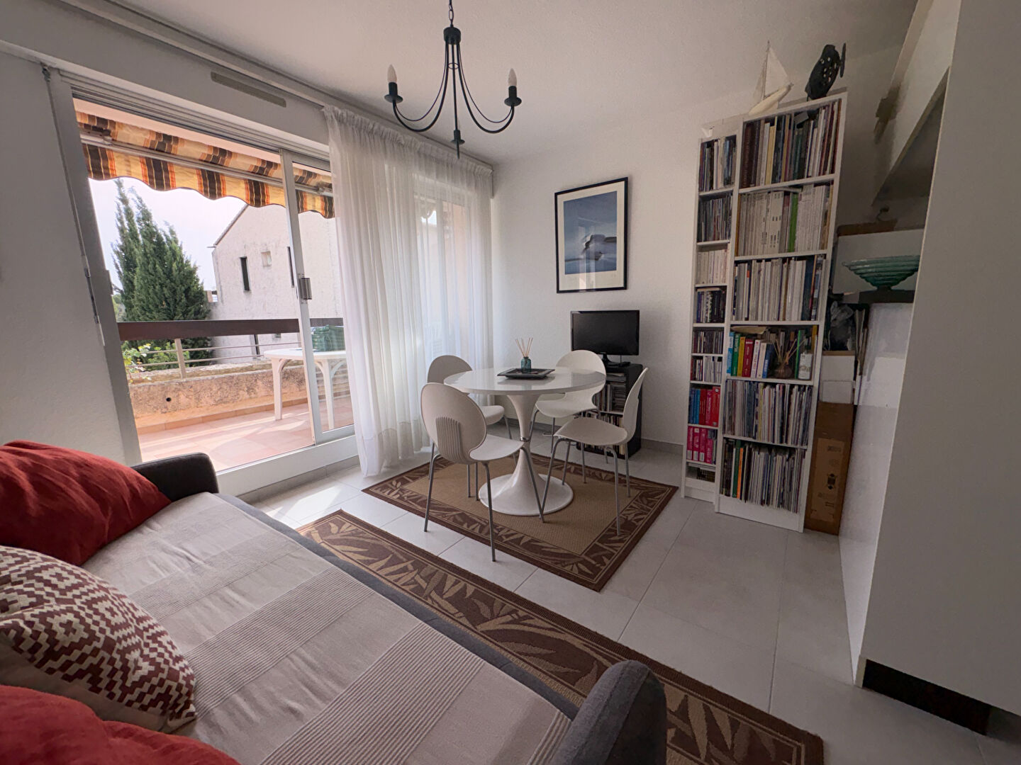 Appartement La Ciotat 1 pièce 25 m2, terrasse et vue mer.